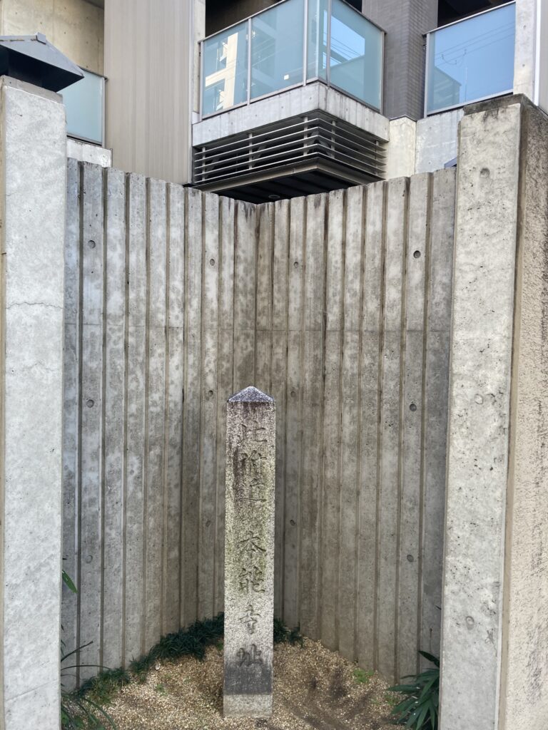 本能寺跡を示す石碑
